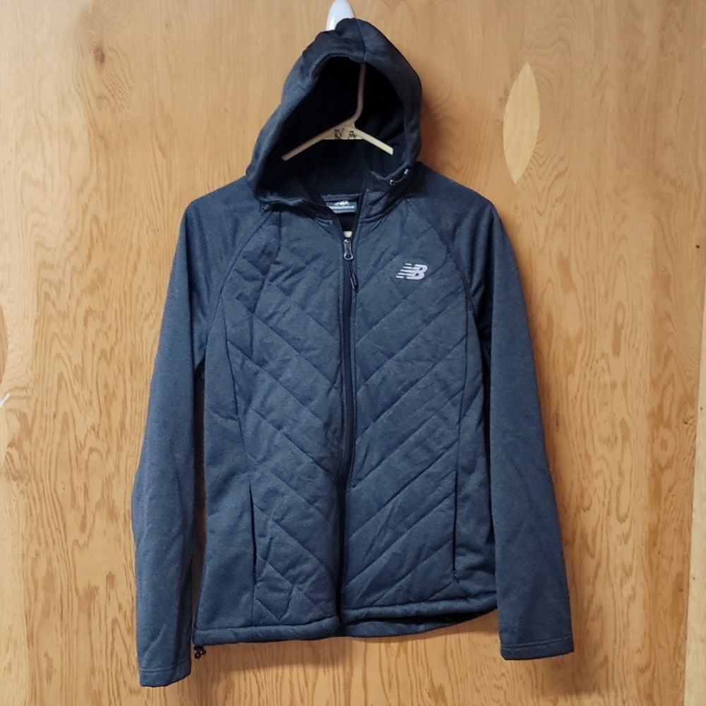 NEW BALANCE SIZE MEDIUM GRAY JACKET